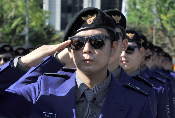 Lạ kỳ cảnh sát “Gangnam Style” ở Hàn Quốc Lạ kỳ cảnh sát “Gangnam Style” ở Hàn Quốc