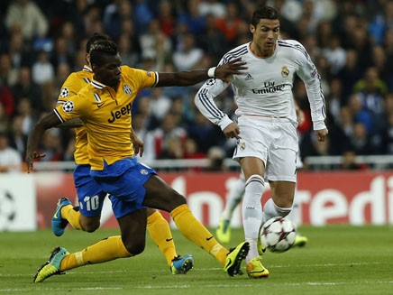 Cả châu Âu dưới gót giày Ronaldo Cả châu Âu dưới gót giày Ronaldo