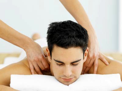 Nhân viên massage bẻ cổ, người nước ngoài tử vong Nhân viên massage bẻ cổ, người nước ngoài tử vong
