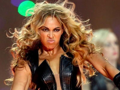 Beyonce đột ngột gày giơ xương Beyonce đột ngột gày giơ xương