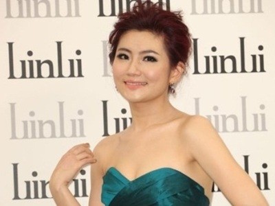 Selina (S.H.E) xuất hiện gợi cảm sau tai nạn Selina (S.H.E) xuất hiện gợi cảm sau tai nạn