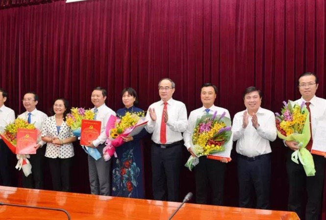 Đảng bộ TP HCM có 5 thành ủy viên mới được Ban Bí thư chỉ định Lãnh đạo Thành ủy TPHCM chúc mừng 5 tân thành ủy viên mới vừa được Ban Bí thư chỉ định