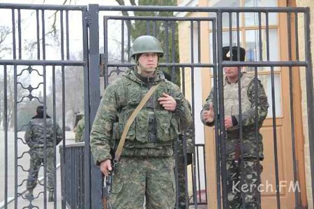 Dân mạng sửng sốt với trang bị của lính Nga ở Crimea Dân mạng sửng sốt với trang bị của lính Nga ở Crimea
