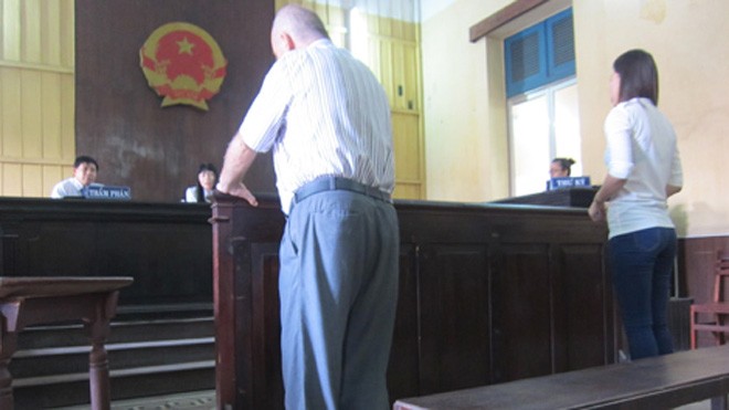 Kết cục bi thảm những cặp vợ “ta” chồng “tây” Ông John và bà Tú tại phiên tòa phúc thẩm.
