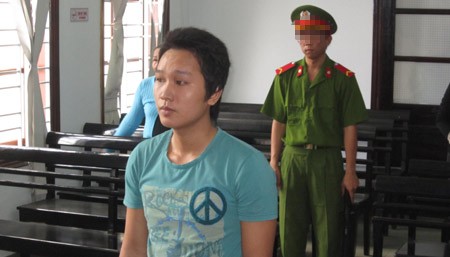 Anh rể hiếp dâm em vợ lãnh án 2 năm tù Bị cáo Nguyễn Trường Thọ trước vành móng ngựa.
