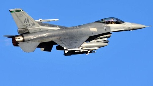Mỹ không kích phá kế hoạch xả súng của IS Chiến đấu cơ F-16 của Mỹ. Ảnh: CBS News.