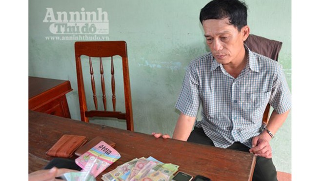 Bắt quả tang đối tượng móc túi tại lễ giao quân Đối tượng Tuấn và tang vật tại CAH Sơn Tịnh