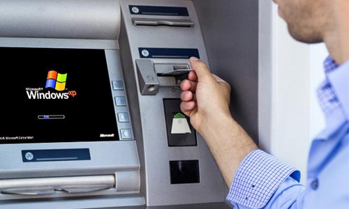 Những mánh trộm tiền trong tài khoản ngân hàng Nhiều ATM bị tội phạm cài thiết bị skimming để lấy cắp toàn bộ thông tin khi chủ thẻ rút tiền.