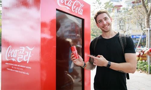 Phiên bản lon Coca – Cola song ngữ lần đầu tiên có mặt tại Việt Nam Phiên bản lon Coca – Cola song ngữ lần đầu tiên có mặt tại Việt Nam