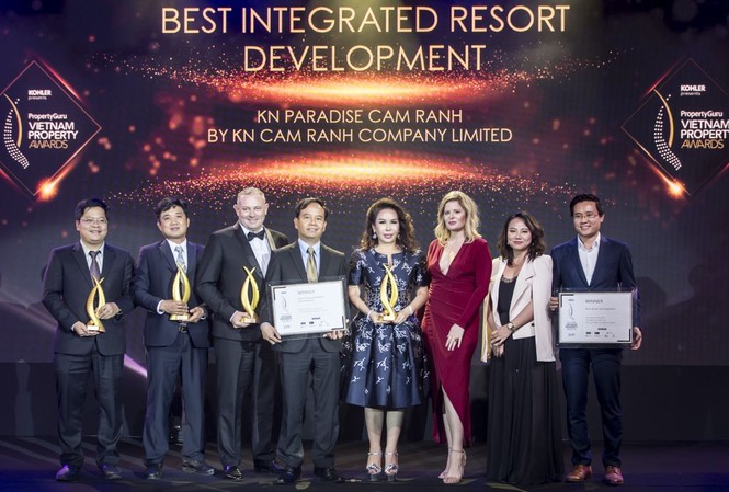 KN Cam Ranh chiến thắng 5 hạng mục quan trọng tại Propetyguru VietNam Property A Chủ đầu tư KN Cam Ranh nhận giải Best Integrated Resort