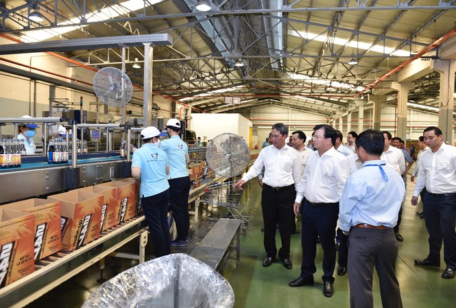 Phó Thủ tướng Trịnh Đình Dũng thăm nhà máy nước khoáng Vĩnh Hảo Phó Thủ tướng Trịnh Đình Dũng thăm nhà máy nước khoáng Vĩnh Hảo