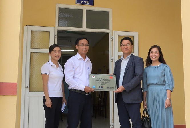 Tập đoàn LS Hàn Quốc tài trợ nâng cấp trang bị đồ dùng, vật phẩm y tế cho phòng y tế học Tập đoàn LS Hàn Quốc tài trợ nâng cấp trang bị đồ dùng, vật phẩm y tế cho phòng y tế học