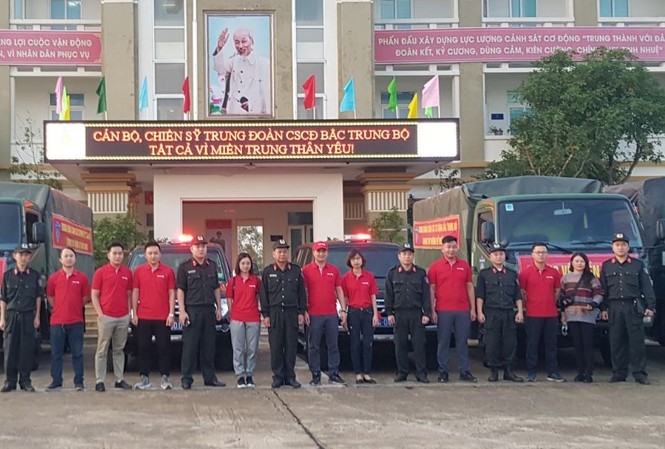 Vietlott cùng Trung đoàn Cảnh sát cơ động Bắc Trung Bộ cứu trợ tại Hà Tĩnh, Quảng Bình Vietlott cùng Trung đoàn Cảnh sát cơ động Bắc Trung Bộ cứu trợ tại Hà Tĩnh, Quảng Bình