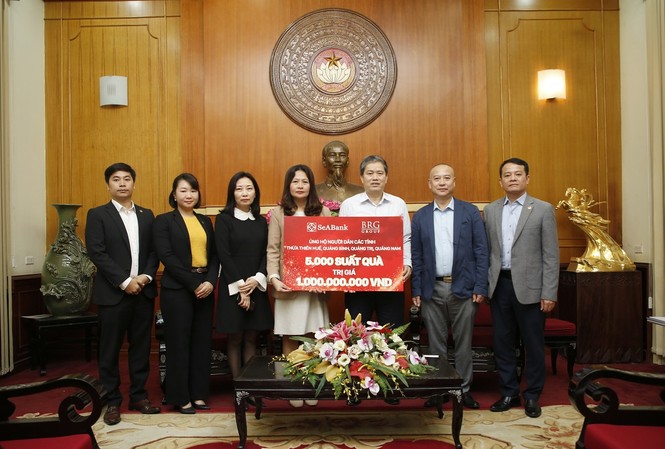Tập đoàn BRG và Seabank trao tặng hơn 2 tỷ đồng chung tay ủng hộ miền Trung Tập đoàn BRG và SeABank trao tặng 5.000 suất quà trị giá 1 tỷ đồng ủng hộ người dân miền Trung bị ảnh hưởng bởi bão lũ