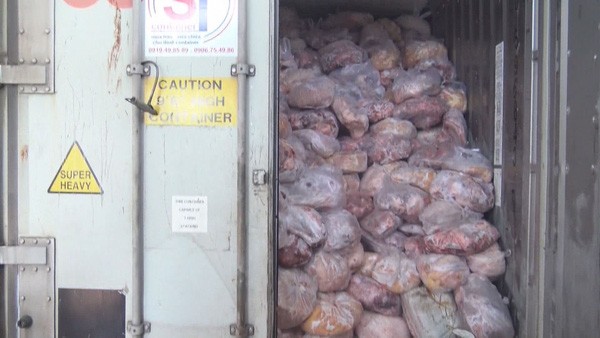Phát hiện hàng chục tấn thịt heo thối trên 3 thùng container Phát hiện hàng chục tấn thịt heo thối trên 3 thùng container