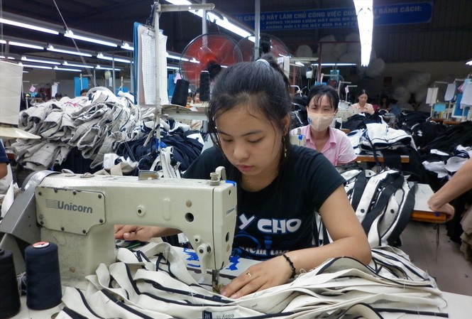 Cảnh báo nóng về liều thuốc bổ từ Hiệp định EVFTA Dệt may là một trong những ngành hàng lợi thế khi Việt Nam ký hiệp định EVFTAẢnh : Bình Phương