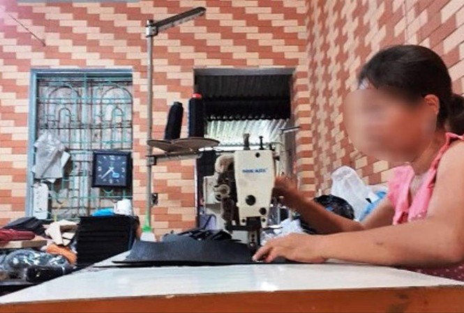 Túi hàng hiệu giá 70 nghìn đồng Bên trong cơ sở may túi ví da H.Y