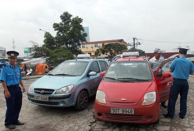 Hà Nội lấy ý kiến 'mặc đồng phục' cho taxi Bộ GTVT và Hiệp hội Vận tải Hà Nội cho rằng, có nhiều cách quản lý không nhất thiết phải "mặc đồng phục" cho taxi Ảnh: A.Trọng