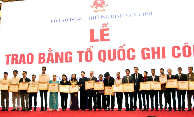 Thêm gần 700 liệt sỹ được trao Bằng Tổ quốc ghi công Thêm gần 700 liệt sỹ được trao Bằng Tổ quốc ghi công.