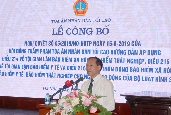 Hướng dẫn khởi tố hình sự với các tội liên quan BHXH, BHYT, BHTN Phó Chánh án TAND Tối cao Nguyễn Trí Tuệ công bố Nghị quyết 05/2019 hướng dẫn áp dụng 3 điều trong Bộ Luật Hình sự 2015 về các tội danh liên quan tới BHXH, BHYT, BHTN.