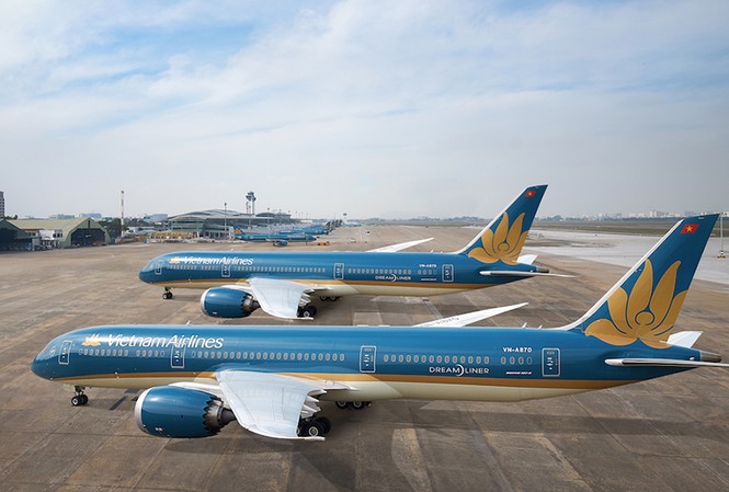 Vietnam Airlines có thể thất thu 50.000 tỷ đồng do dịch COVID-19 Máy bay của VNA "đắp chiếu" kín sân bay Nội Bài do ảnh hưởng của dịch COVID-19.