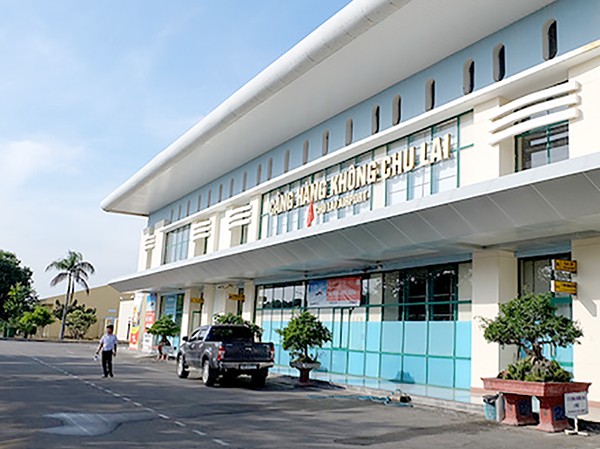 Sân bay Chu Lai bị hư hại do bão, phải đóng cửa tới chiều tối 30/10 Sân bay Chu Lai phải kéo dài thời gian đóng cửa do nhà ga và nhiều thiết bị bị hư hỏng do bão số 9. Ảnh minh hoạ.