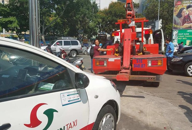 Quận 1 TP Hồ Chí Minh tiếp tục 'cuộc chiến vỉa hè' Xe vi phạm bị xử lý