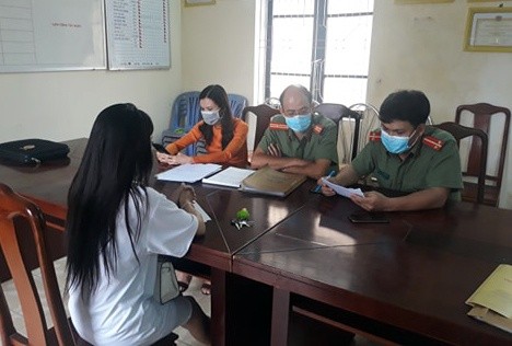 Huế bác thông tin thất thiệt ‘người từ Đức về, đã qua cách ly, tử vong tại nhà’ Một đối tượng thông tin thất thiệt liên quan dịch bệnh từng bị lực lượng nghiệp vụ Công an TT-Huế mời làm việc và xử lý hành chính vào giữa tháng 3/2020. (ảnh minh họa)