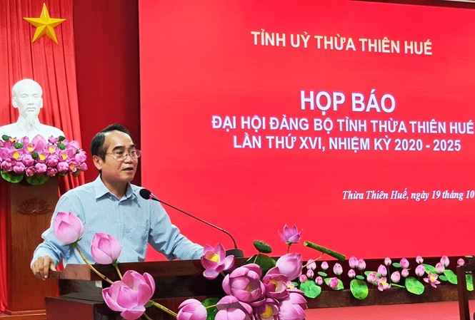 Không tặng quà đại biểu dự Đại hội Đảng bộ tỉnh TT-Huế Ông Bùi Thanh Hà, Phó Bí thư Thường trực Tỉnh ủy TT-Huế, cho biết, tại đại hội lần này sẽ không tặng quà lưu niệm cho đại biểu, nhằm tránh gây lãng phí không cần thiết.