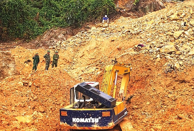 Cứu nạn tại Rào Trăng 3: Khó khăn nối lại tìm kiếm, cho người nhà nạn nhân vào hiện trường Nối lại hoạt động tìm kiếm nạn nhân mất tích tại Rào Trăng 3 ngay sau bão số 9.