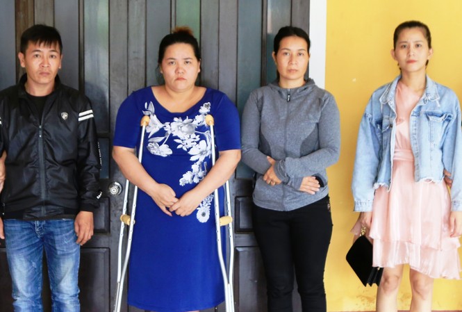Lộ mặt 4 đối tượng hành hạ tàn bạo người phụ nữ trẻ như thời trung cổ 4 đối tượng làm nhục, bạo hành người phụ nữ trẻ tại TT-Huế đã bị khởi tố.