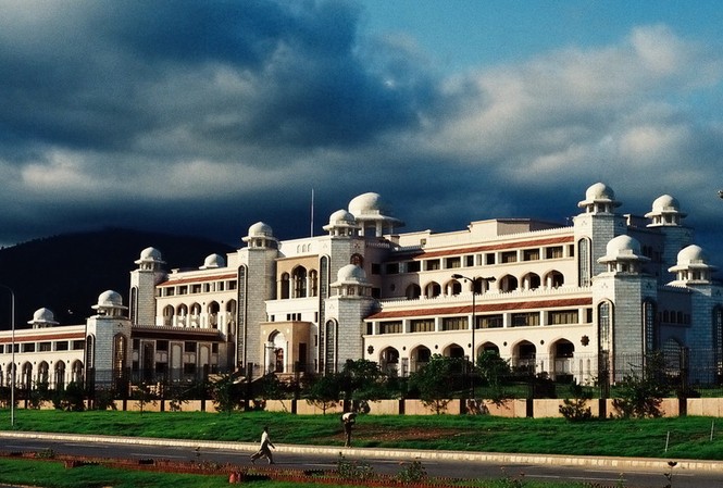 Nợ tiền điện, Văn phòng Thủ tướng Pakistan nhiều lần bị dọa cắt điện Văn phòng Thủ tướng tại Islamabad. Ảnh: Wikipedia