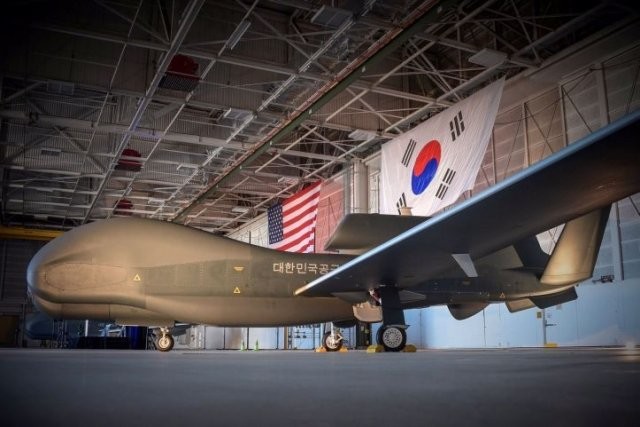 Hàn Quốc phát hiện lỗi nghiêm trọng trong ‘ác điểu’ RQ-4 mua từ Mỹ Một chiếc RQ-4 Global Hawk của Hàn Quốc