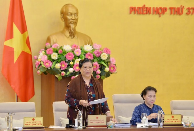 Ý kiến trái chiều về đề xuất tăng thêm 3 ngày nghỉ trong năm Phó Chủ tịch Quốc hội Tòng Thị Phóng tại phiên thảo luận. Ảnh Như Ý