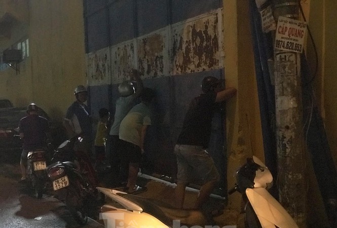 Quang Hải gửi lời cảm ơn CĐV Hà Nội cổ vũ bên ngoài sân Hàng Đẫy Quang Hải gửi lời cảm ơn CĐV Hà Nội cổ vũ bên ngoài sân Hàng Đẫy
