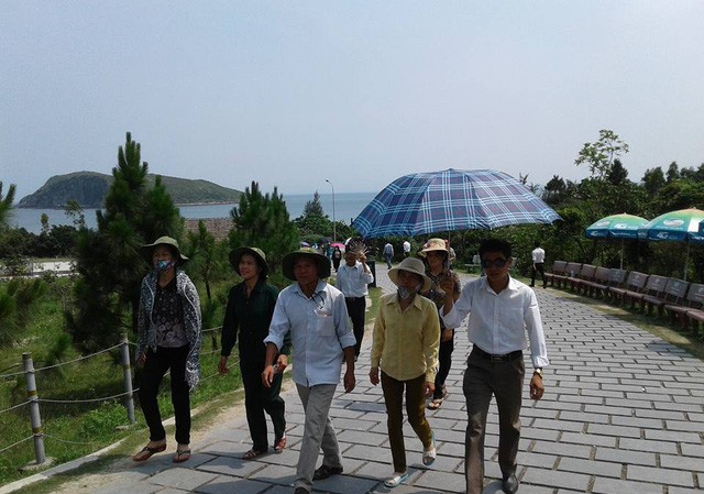 Hàng ngàn lượt người viếng mộ Đại tướng ngày Kỷ niệm Chiến thắng Điện Biên Phủ Người dân đến dâng hương, tri ân Đại tướng Võ Nguyên Giáp nhân dịp Kỷ niệm 63 năm Chiến thắng Điện Biên Phủ.