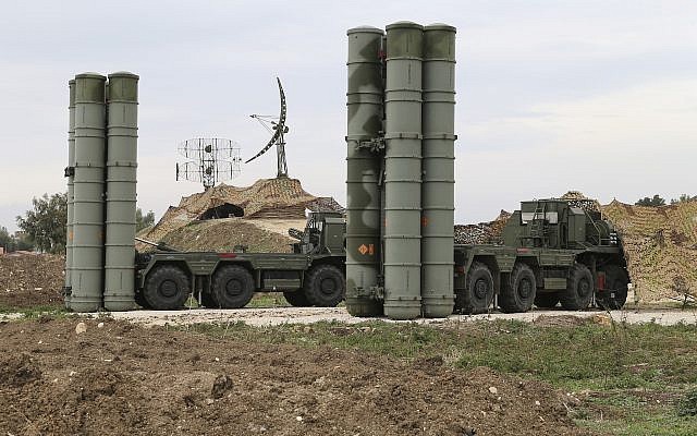 Thương vụ S-400: Mỹ phản ứng, Thổ Nhĩ Kỳ cảnh báo đừng quá đà Hệ thống phòng thủ S-400 của Nga. Ảnh: AP