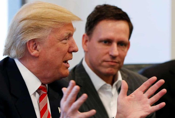 Ông Trump nghi Google ‘phản quốc’ vì quan hệ với Bắc Kinh Tổng thống Mỹ Donald Trump và ông Peter Thiel. Ảnh: Reuters