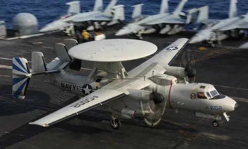 Hạ cánh bất thành trên tàu sân bay, E-2D đâm hỏng 4 tiêm kích 'Ong bắp cày' Một chiếc E-2D Advanced Hawkeye của Hải quân Mỹ. Ảnh: US Navy