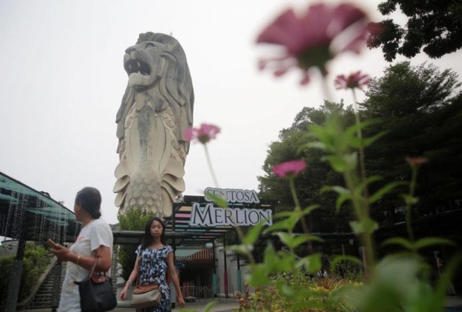Singapore dỡ bỏ tượng sư tử biển lớn nhất để làm đường Tượng Merlion ở Sentosa. Ảnh: ST