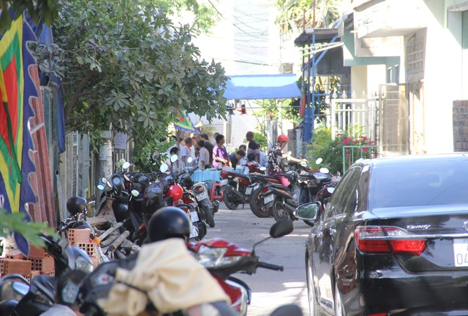Người đàn ông nghi bị cháu đâm nhiều nhát vào cổ Hiện trường nơi xảy ra án mạng
