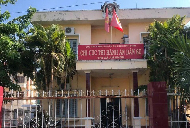 Bắt nguyên Chấp hành viên Chi cục thi hành án dân sự Chi Cục thi hành án dân sự thị xã An Nhơn (Bình Định).