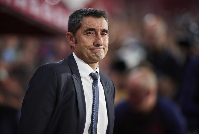 Học trò bất mãn với HLV Valverde, ông chủ Barcelona phải ra mặt HLV Ernesto Valverde của Barcelona.