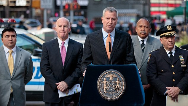 New York điều lượng cảnh sát lớn nhất lịch sử bảo vệ bầu cử Thị trưởng New York Bill de Blasio tuyên bố thành phố sẽ triển khai 5.000 cảnh sát đảm bảo an ninh dịp bầu cử