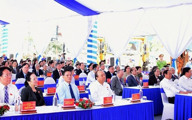 Thủ tướng dự lễ khởi công dự án giao thông nghìn tỷ ở Hải Phòng Thủ tướng Nguyễn Xuân Phúc dự lễ khởi công dự án cải tạo đường tỉnh 359 tại huyện Thủy Nguyên, TP Hải Phòng sáng 21/11.