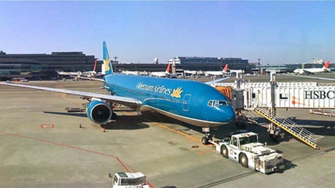 Đi Nhật bằng máy bay của Vietnam Airlines và ANA, dùng wifi miễn phí 4 ngày Máy bay của Vietnam Airlines tại sân bay quốc tế Narita