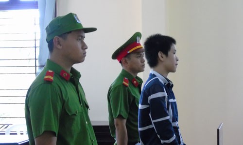 Xem phim đồi trụy rồi xâm hại bé gái 6 tuổi Bị cáo tại phiên tòa – Ảnh: Kim Hà
