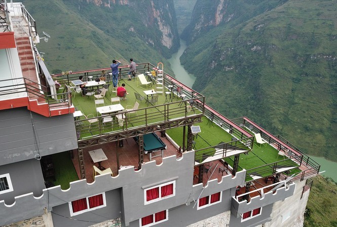 Hà Giang: Đang phá dỡ cải tạo công trình Mã Pì Lèng thành điểm dừng chân Công trình Panorama Mã Pì Lèng được cải tạo thành điểm dừng chân ngắm cảnh. Ảnh: HOÀNG DƯƠNG
