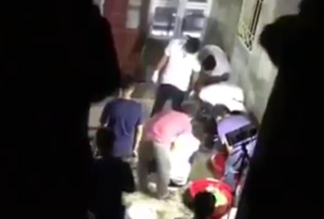 Rúng động người đàn bà nghi bị bạn tình đánh chết Công an Nam Định giám định thi thể nạn nhân, điều tra iện trường để làm rõ vụ việc. Ảnh: HL