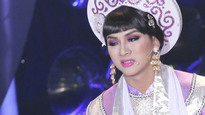 Hoài Lâm phớt lờ nghi án giới tính khi giả gái Hoài Lâm hóa thân thành cố nghệ sĩ Thanh Nga thể hiện trích đoạn Tiếng trống Mê Linh gây xúc động khán giả